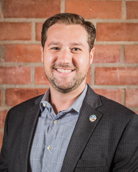 cropVLBLHQBR-Presenter-FarnedJ